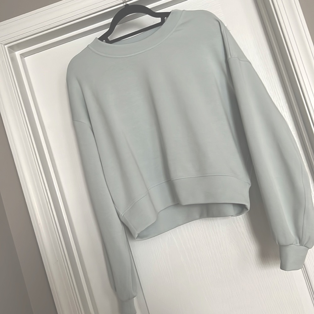 LULULEMON Perfectly Oversized Cropped Crew
Softstreme